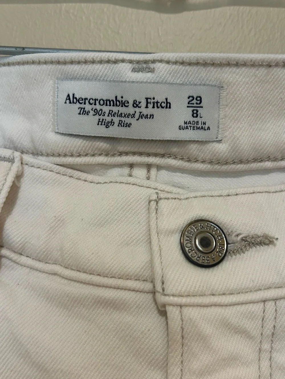 Abercrombie & Fitch 90s Relaxed White Jean High-Rise Size 28 Long Like New